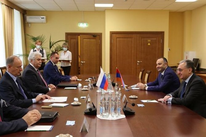Мнацаканян обсудил с Патрушевым ситуацию в зоне карабахского конфликта 