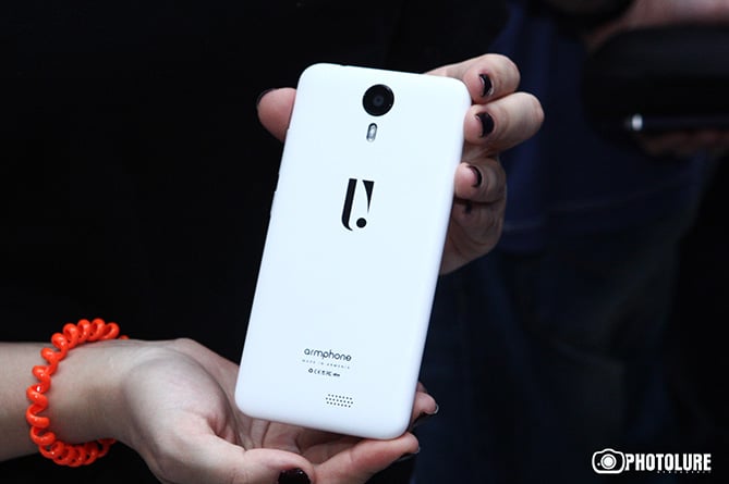 Продажи первых армянских смартфонов ArmPhone стартовали в Ереване