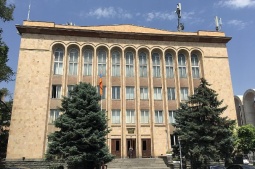 Конституция Армении не содержит территориальных требований к Азербайджану - глава КС РА