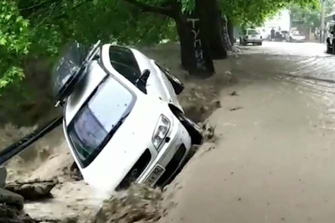 Несколько главных курортов России затопило из-за ливней (ВИДЕО)