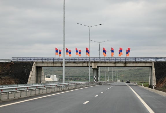 Բացվեց Հյուսիս-հարավ ճանապարհի Աշտարակից դեպի Գյումրի հատվածը` 84 կմ երկարությամբ (ՖՈՏՈ, ՎԻԴԵՈ)