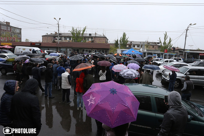 Полиция после переговоров с Пашиняном разрешила шествие в Ереване