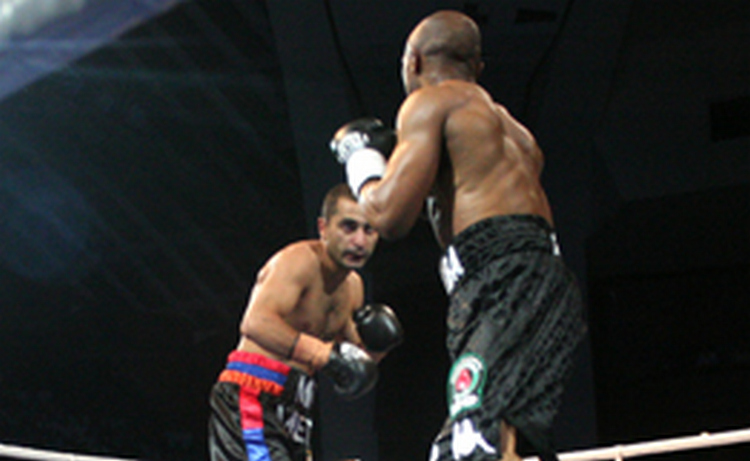 МОЛНИЯ! ВИК ДАРЧИНЯН ПОБЕДИЛ ЭВАНСА МБАБМУ