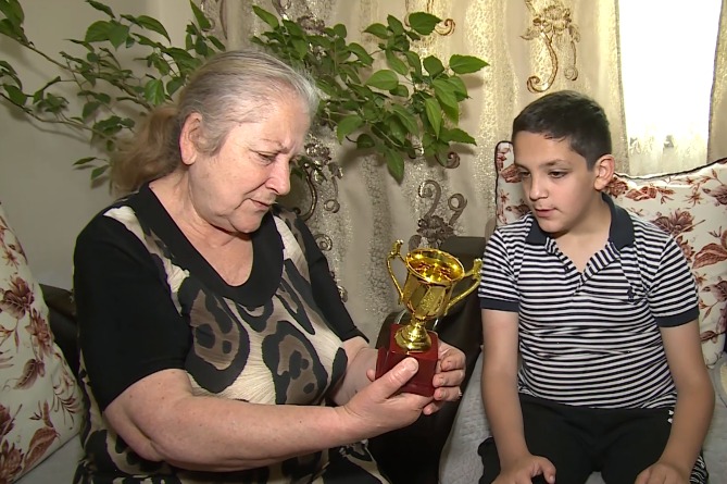 Կարեն Վարդանյանը հունիսի 1-ի առթիվ 115 մլն դրամ է տրամադրել Երևանի միակողմանի և երկկողմանի ծնողազուրկ երեխա ունեցող նպաստառու ընտանիքներին (ՖՈՏՈ, ՎԻԴԵՈ)