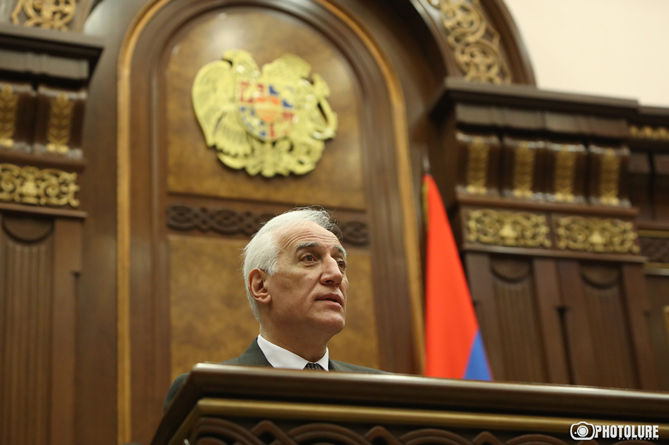 Ваагн Хачатурян единогласно избран президентом Армении Ваагн Хачатурян единогласно избран президентом Армении