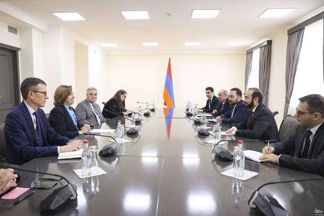 Азербайджан должен без предварительных условий разблокировать Лачинский коридор: глава МИД Армении - послу США (ВИДЕО)