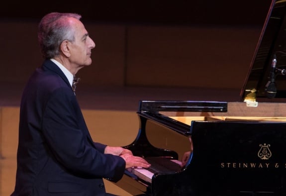 «Իմ երաժշտությունը խաղաղության, սիրո և փոխըմբռնման մասին է». Գարի Քյոսայան (ՖՈՏՈ)