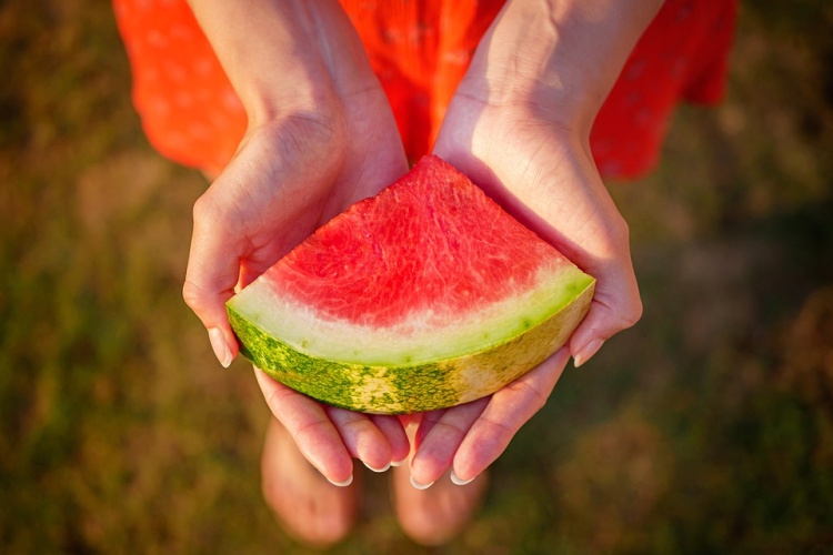  Вкусно и полезно: 5 лучших освежающих продуктов на лето (ФОТО) 