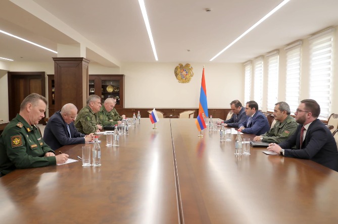 Պապիկյանն ու ռուս խաղաղապահ ուժերի նորանշանակ հրամանատարը քննարկել են օպերատիվ իրավիճակը խաղաղապահ զորախմբի պատասխանատվության գոտում Պապիկյանն ու ռուս խաղաղապահ ուժերի նորանշանակ հրամանատարը քննարկել են օպերատիվ իրավիճակը խաղաղապահ զորախմբի պատասխանատվության գոտում