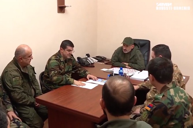 Пашинян побывал в Арцахе и провел совещание с военным командованием (ВИДЕО)