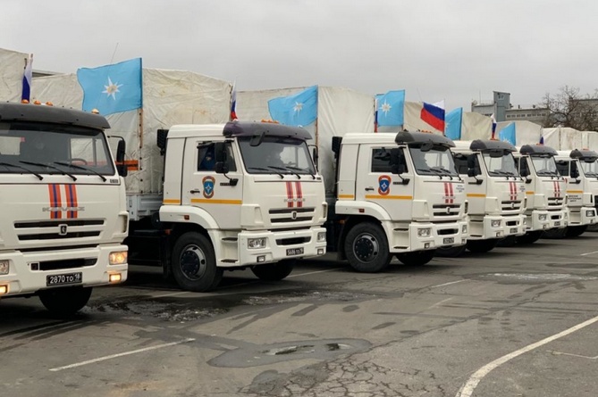 Вторая колонна МЧС России с гуманитарным грузом выдвинулась в Карабах Вторая колонна МЧС России с гуманитарным грузом выдвинулась в Карабах