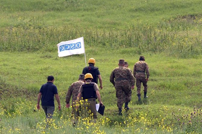 Сопредседатели МГ ОБСЕ призывают принять "конкретные гуманитарные меры"