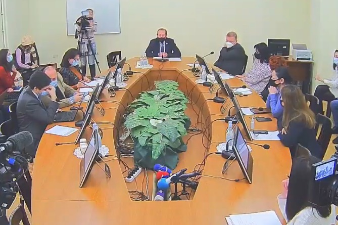 Комиссия по расследованию эффективности борьбы с COVID-19 в Армении на первом же заседании столкнулась с разногласиями