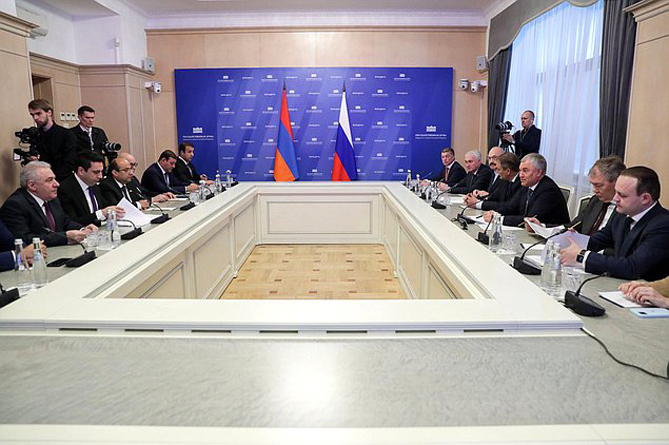 Володин поддержал идею Симоняна об обсуждении региональной безопасности депутатами РФ, Армении и Азербайджана