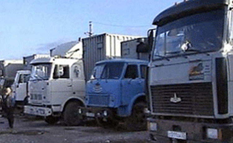 Հայաստան ուղևորվող շուրջ 80 մեծ բեռնատարներ ձյան պատճառով կուտակվել են ՌԴ-ի և Վրաստանի սահմանին