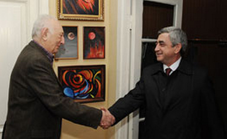 Президент Армении наградил академика Сергея Амбарцумяна орденом «Тиграна Великого»