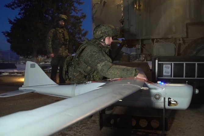 Российские военнослужащие готовятся к работе в совместном с Турцией центре мониторинга в Карабахе Российские военнослужащие готовятся к работе в совместном с Турцией центре мониторинга в Карабахе