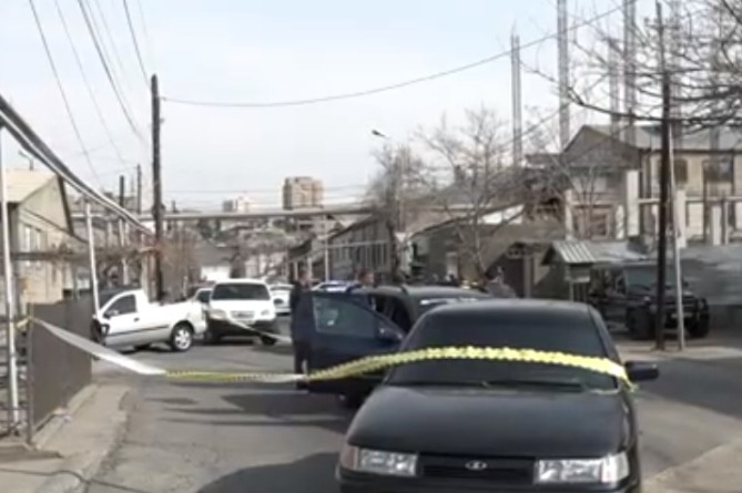 Կանգնեցրել էր տաքսին, վիճել նախկին կնոջ հետ ու կրակել. մանրամասներ Երևանում տեղի ունեցած միջադեպից (ՎԻԴԵՈ) Կանգնեցրել էր տաքսին, վիճել նախկին կնոջ հետ ու կրակել. մանրամասներ Երևանում տեղի ունեցած միջադեպից (ՎԻԴԵՈ)