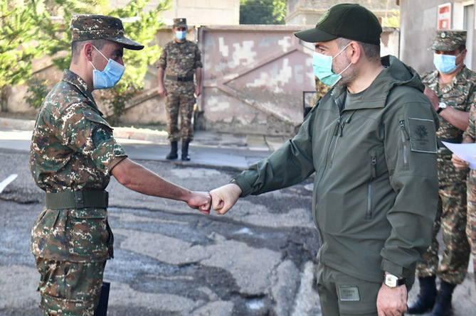 Пашинян посетил одну из воинских частей Минобороны Армении (ФОТО) Пашинян посетил одну из воинских частей Минобороны Армении (ФОТО)