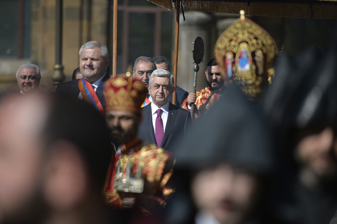 Президент Армении присутствовал на литургии честь праздника Святой Пасхи (ФОТО) Президент Армении присутствовал на литургии честь праздника Святой Пасхи (ФОТО)