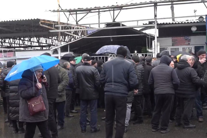 "Нас лишают куска хлеба": работники ярмарки "Малатия" протестуют против ее закрытия "Нас лишают куска хлеба": работники ярмарки "Малатия" протестуют против ее закрытия