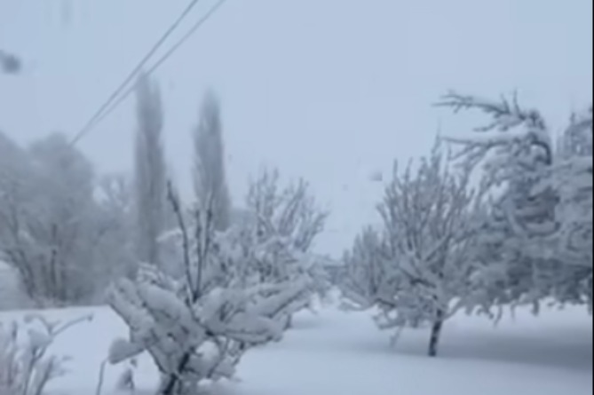 Գիժ մարտը Հայաստանում․ մի շարք շրջաններում առատ ձյուն է տեղում (ՎԻԴԵՈ)