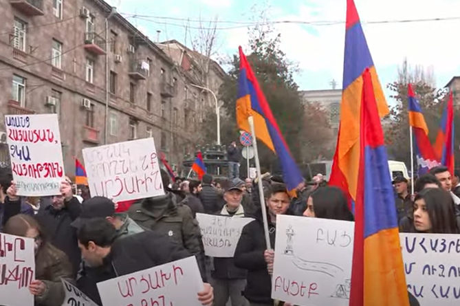 В Ереване проходит шествие АРФД с требованием разблокировки Лачинского коридора