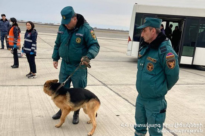 В самолете, прибывшем в Ереван из Москвы, бомба не обнаружена В самолете, прибывшем в Ереван из Москвы, бомба не обнаружена