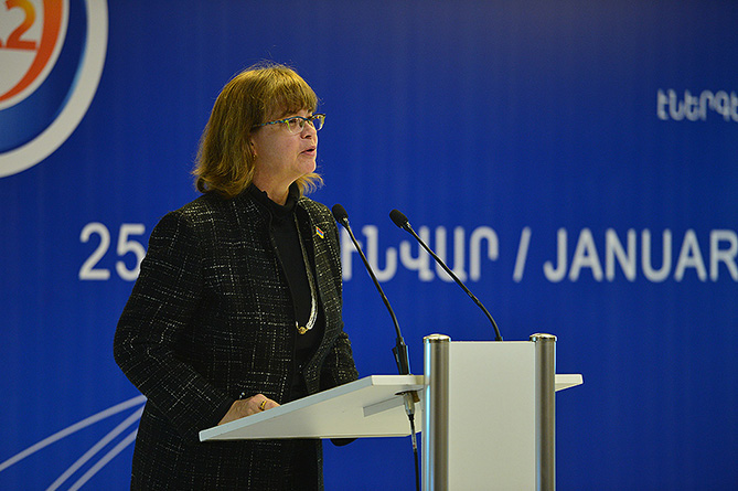 Всемирный банк верит в "солнечное" будущее армянской энергетики