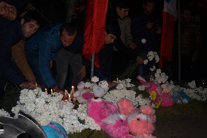 «Ֆրանսիայի համար» ակցիան Երևանում` Փարիզի ահաբեկության զոհերի հիշատակին-10