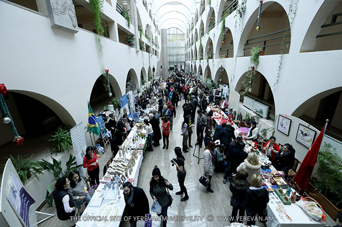Ամանորյա տոնավաճառ՝ Երևանում