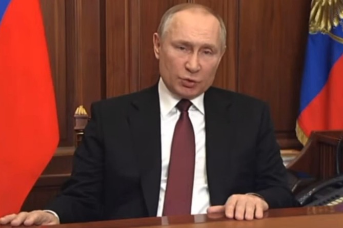 Путин призвал Макрона и Шольца повлиять на действия Киева против мирных граждан Путин призвал Макрона и Шольца повлиять на действия Киева против мирных граждан