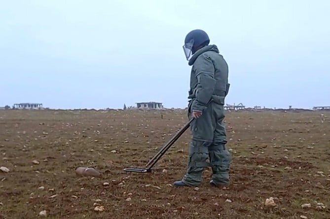 Армянские саперы наряду с российскими участвуют в разминировании территории Сирии Армянские саперы наряду с российскими участвуют в разминировании территории Сирии