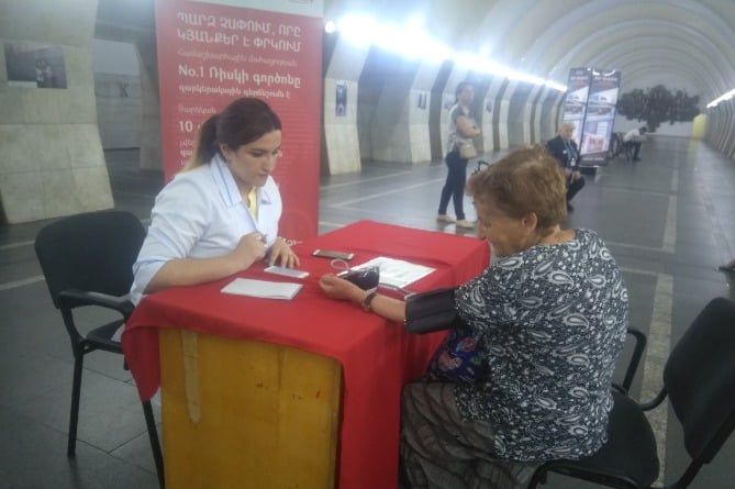 Жители Еревана смогут бесплатно измерить артериальное давление (ВИДЕО) Жители Еревана смогут бесплатно измерить артериальное давление (ВИДЕО)