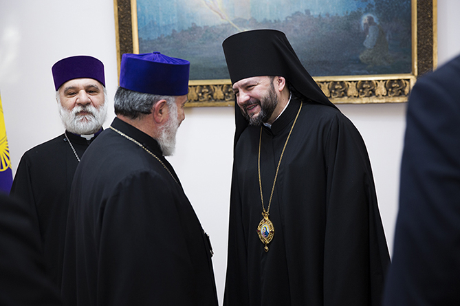 Управляющий приходами РПЦ в Армении впервые посетил Св. Эчмиадзин