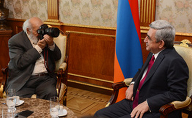 Ара Гюлер пополнил коллекцию своих работ фотографией президента Армении Ара Гюлер пополнил коллекцию своих работ фотографией президента Армении