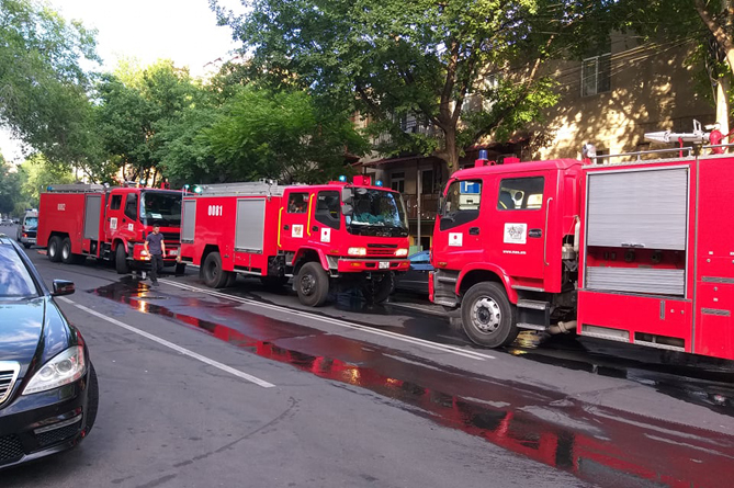 Пожар в жилом здании в центре Еревана потушен (ПОДРОБНОСТИ, ВИДЕО) Пожар в жилом здании в центре Еревана потушен (ПОДРОБНОСТИ, ВИДЕО)
