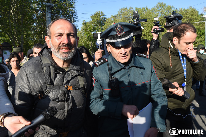 Полиция Армении призывает журналистов держаться подальше от мест проведения протестных акций Полиция Армении призывает журналистов держаться подальше от мест проведения протестных акций