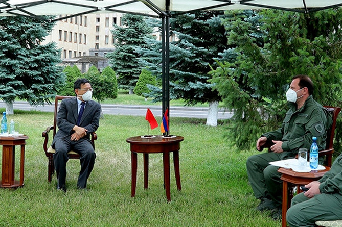 Դավիթ Տոնոյանը և ՀՀ-ում ՉԺՀ դեսպանը քննարկել են պաշտպանական համագործակցության ընդլայնումը Դավիթ Տոնոյանը և ՀՀ-ում ՉԺՀ դեսպանը քննարկել են պաշտպանական համագործակցության ընդլայնումը