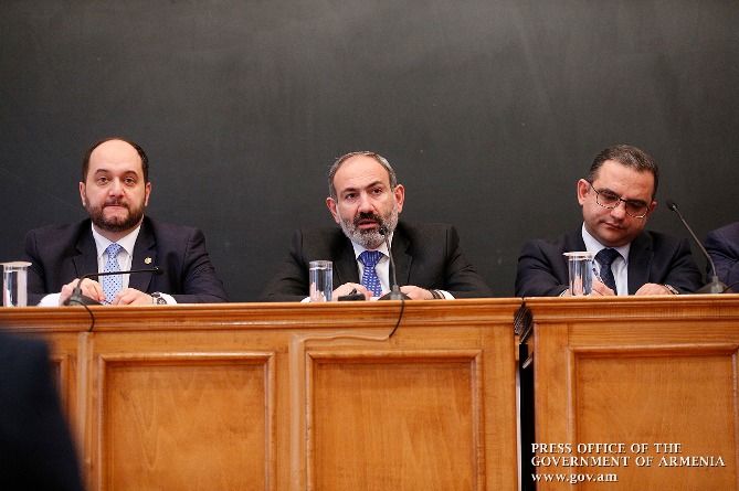 Կադրեր և բարձր աշխատավարձ. Փաշինյանը հանդիպել է ԵՊՀ ուսանողների հետ Կադրեր և բարձր աշխատավարձ. Փաշինյանը հանդիպել է ԵՊՀ ուսանողների հետ