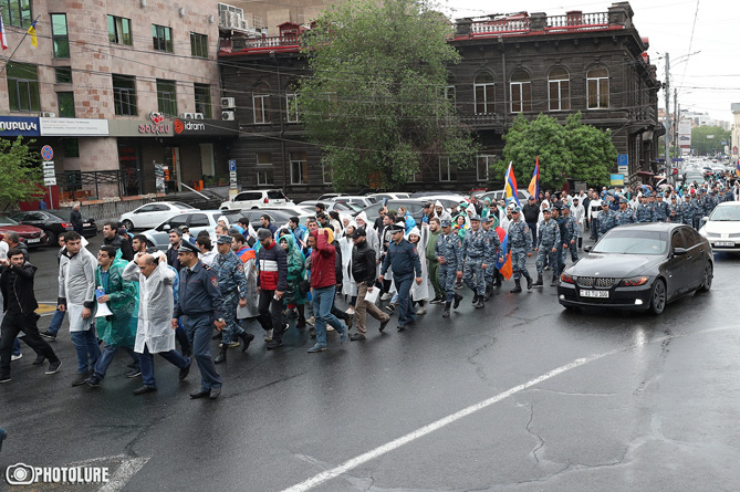 Полиция заявляет, что все дороги в Ереване открыты Полиция заявляет, что все дороги в Ереване открыты