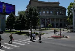 Հետիոտնի կողմից չնախատեսված հատվածով փողոցը հատելու տուգանքը կրկնապատկվել է․ փոփոխություն օրենսգրքում (ՎԻԴԵՈ)