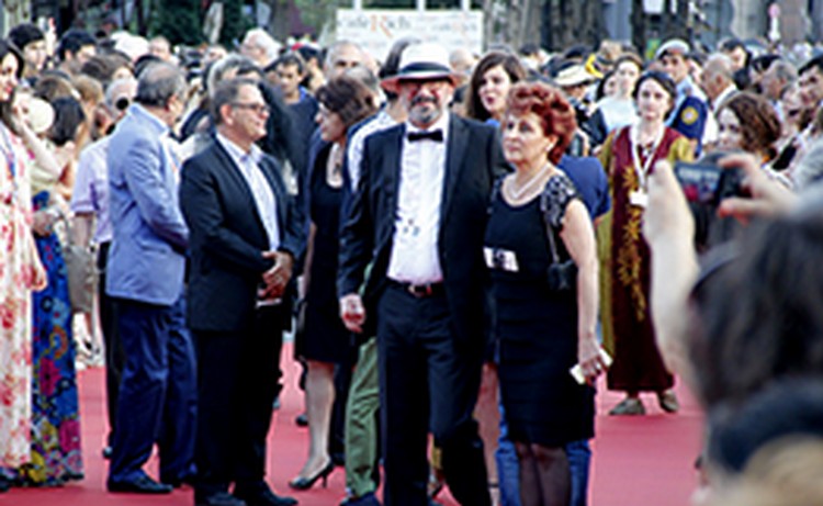 Торжественное открытие XI кинофестиваля «Золотой Абрикос» началось с красной дорожки