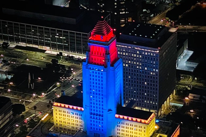 Мэрия Лос-Анджелеса окрасилась в цвета арцахского флага в знак солидарности (ФОТО)