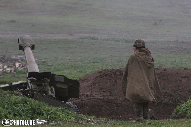 В Карабахе от огня с азербайджанской стороны ночью погибли двое солдат - Минобороны