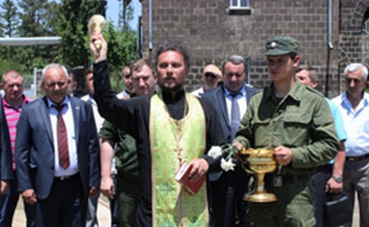 Զինագործ Կալաշնիկովի հուշարձանն է բացվել Հայաստանի ռուսական ռազմակայանում