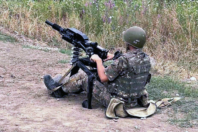 "Они едут на войну и поют песни": воспитанник «Спартака» Маляка хочет переехать жить в Армению и готов ехать на фронт