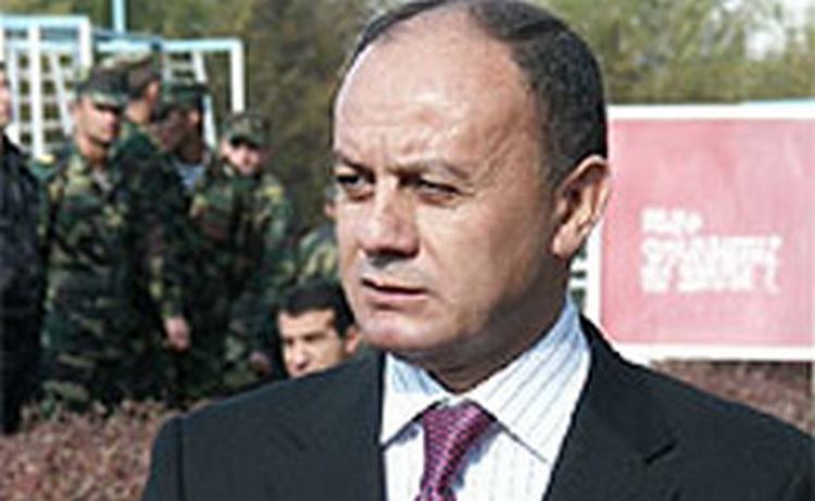 Министр обороны Армении возложил венок к Мемориалу освобождения Шуши