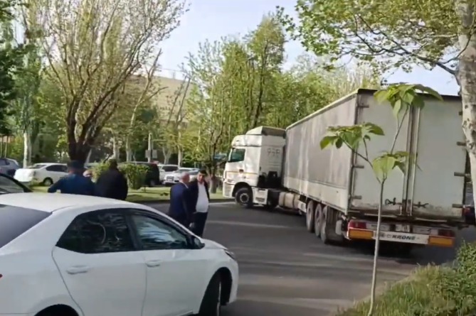 Երևանի տարբեր հատվածներում անհնազանդության ակցիաներ են՝ ի աջակցություն տավուշցիների Երևանի տարբեր հատվածներում անհնազանդության ակցիաներ են՝ ի աջակցություն տավուշցիների