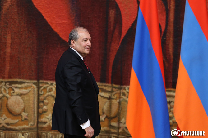 Армен Саркисян обсудил с Лукашенко сложившуюся в Армении ситуацию